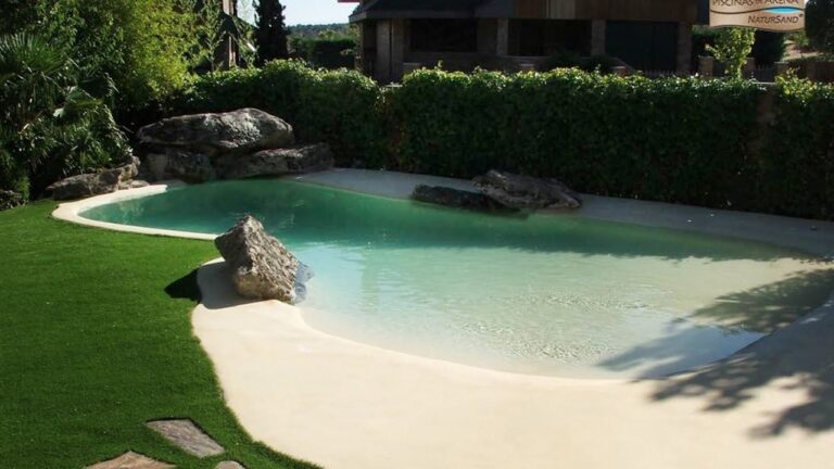 Relajaci&oacute;n bajo el sol: Spas en terrazas con piscinas