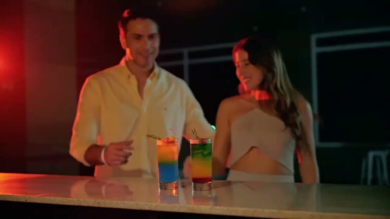 Combina Spa y Piscina con Deliciosos C&oacute;cteles