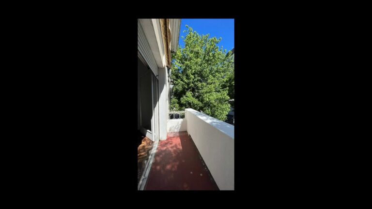 Terraza: Espacio Ideal de Esparcimiento Junto a la Piscina