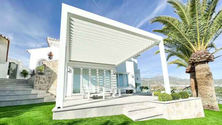 Dise&ntilde;o Moderno y Adaptabilidad: Ventajas de las Cortinas de Cristal