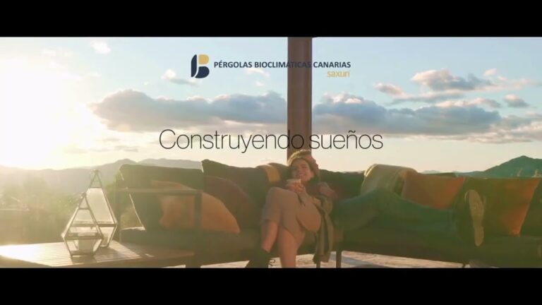 Disfruta del Placer de Descansar al Sol en la Terraza